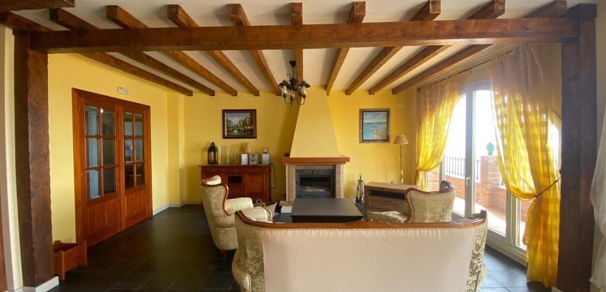 Hermosa Casa Rural con cochera y terrazas en Comares