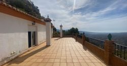 Hermosa Casa Rural con cochera y terrazas en Comares