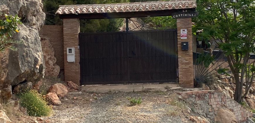Hermosa Casa Rural con cochera y terrazas en Comares
