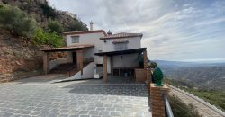Hermosa Casa Rural con cochera y terrazas en Comares