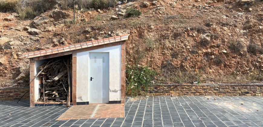 Hermosa Casa Rural con cochera y terrazas en Comares