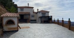 Hermosa Casa Rural con cochera y terrazas en Comares