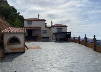 Hermosa Casa Rural con cochera y terrazas en Comares