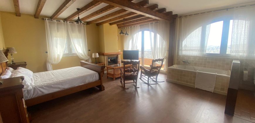 Hermosa Casa Rural con cochera y terrazas en Comares