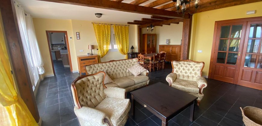 Hermosa Casa Rural con cochera y terrazas en Comares