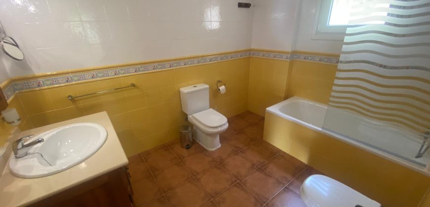 Hermosa Casa Rural con cochera y terrazas en Comares