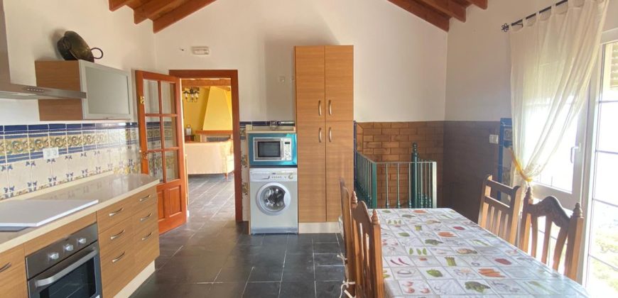 Hermosa Casa Rural con cochera y terrazas en Comares