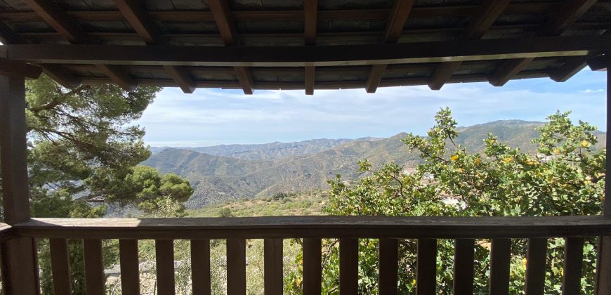 Hermosa Casa Rural con cochera y terrazas en Comares