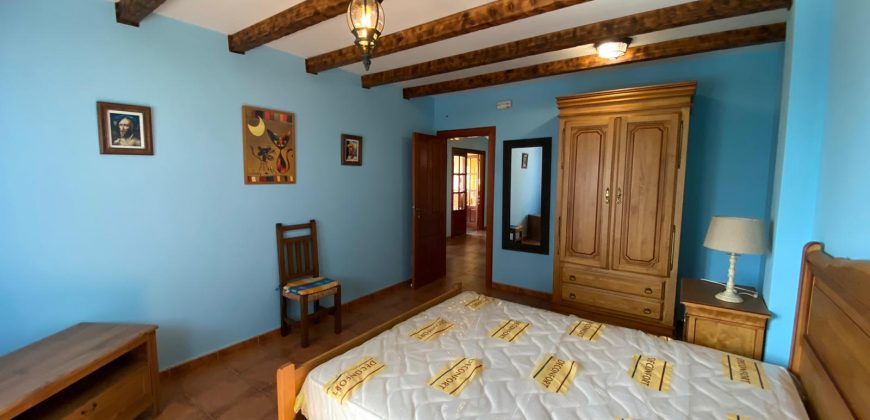 Hermosa Casa Rural con cochera y terrazas en Comares