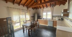Hermosa Casa Rural con cochera y terrazas en Comares